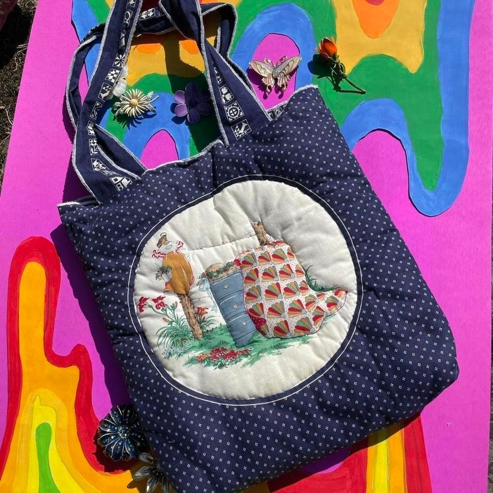 70s puffy cotton patchwork tote w/ quilt square lining. Medium size, handmade.